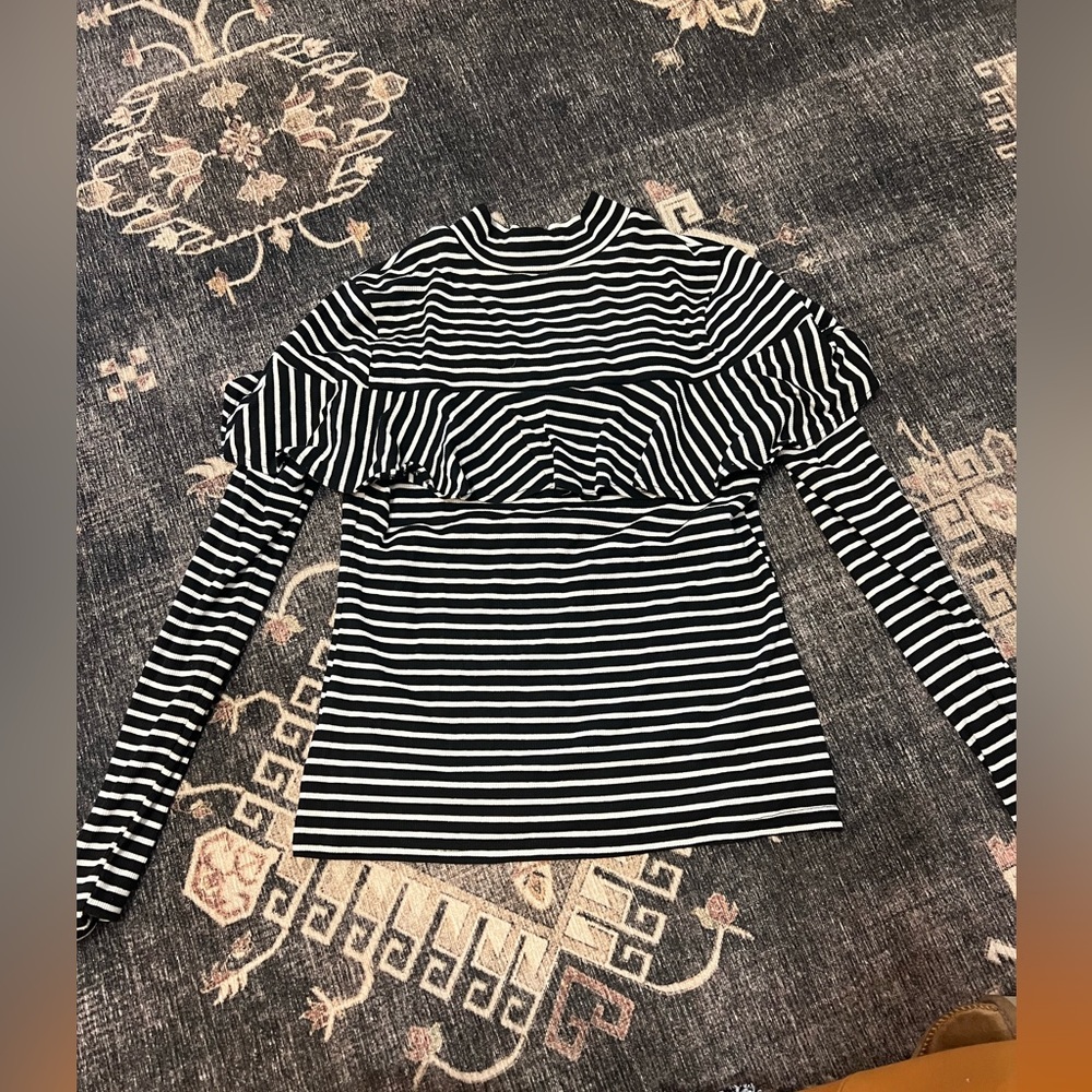 Size small women’s top